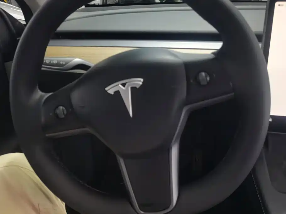Tesla Model Y 2022 — фото 15