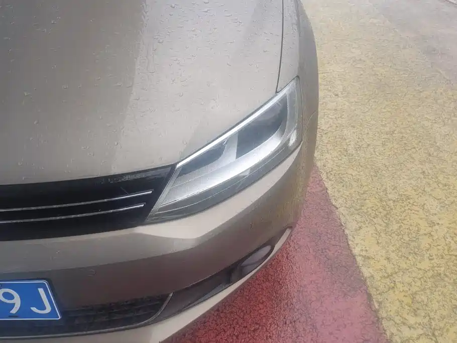Volkswagen Sagitar 2014