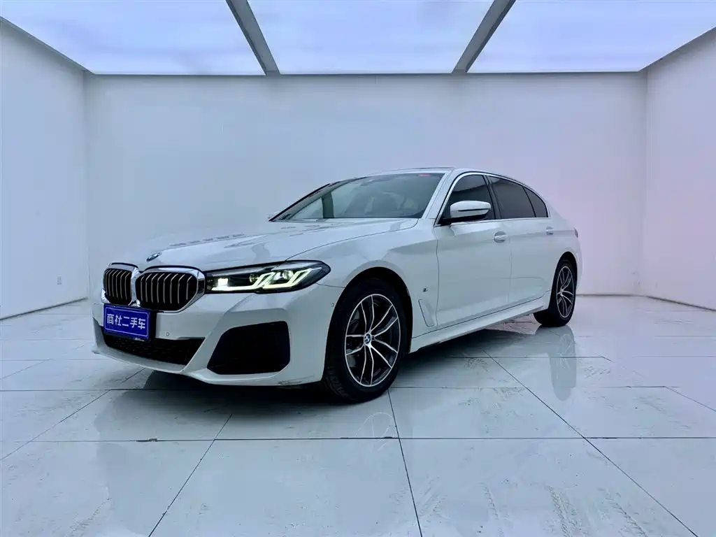 BMW 5 Series 2024 — фото 1