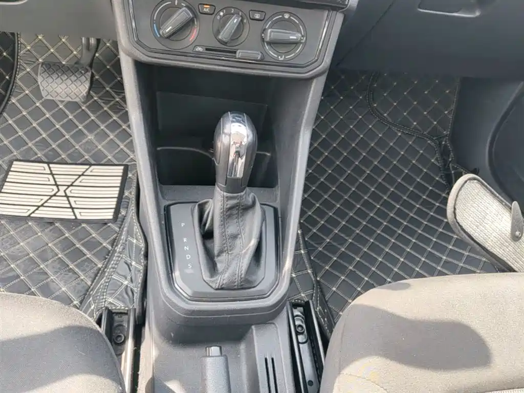 Volkswagen Jetta 2018 — фото 14