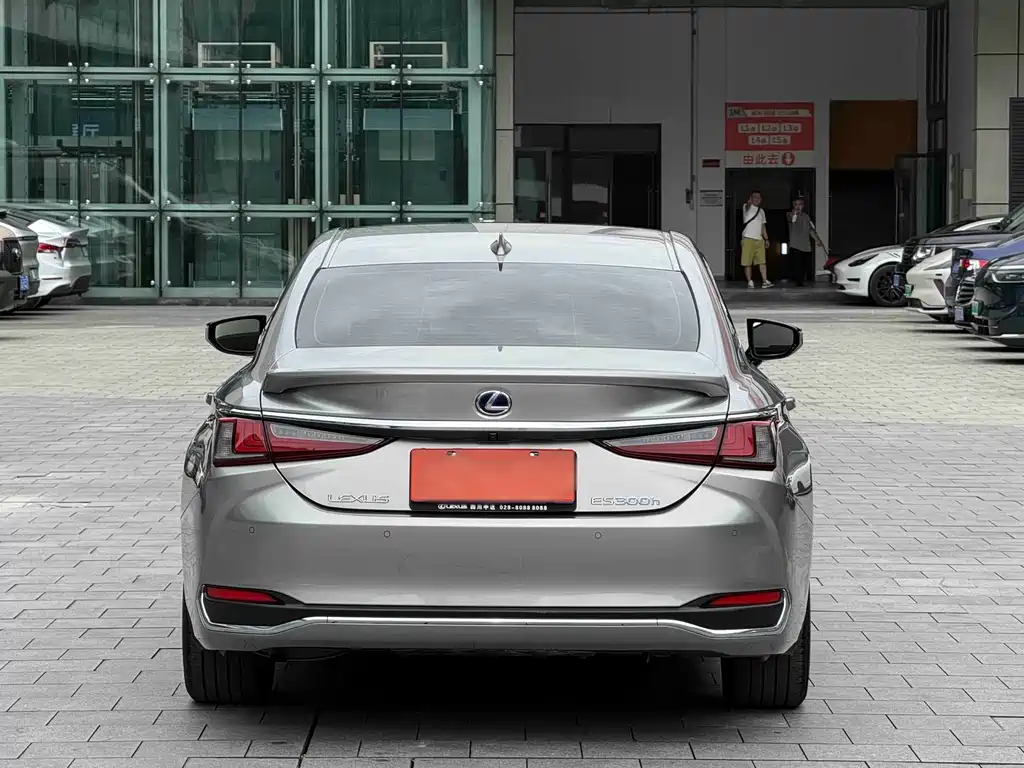 Lexus ES 2021 — фото 11