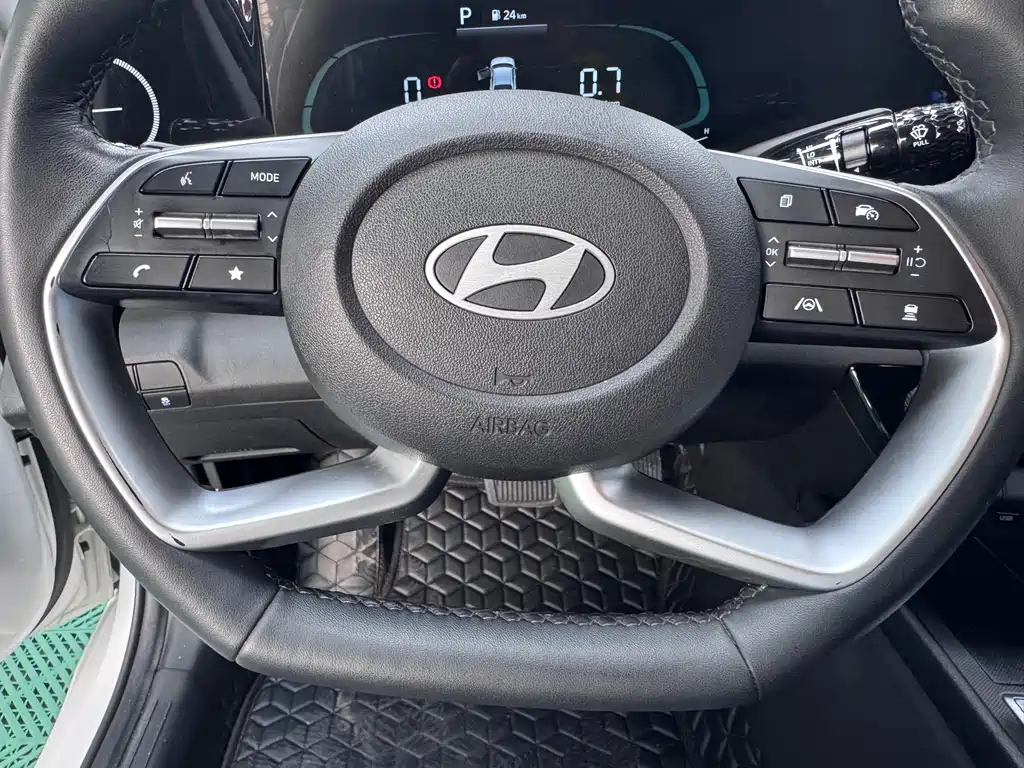 Hyundai Elantra 2023 — фото 15