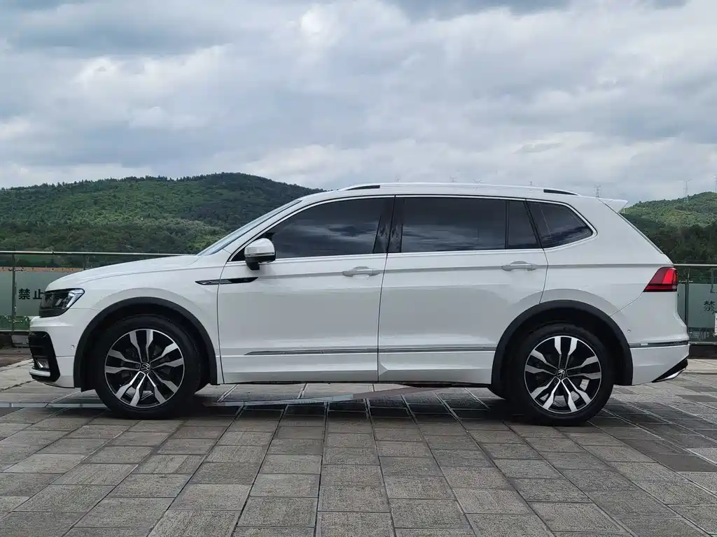 Volkswagen Tiguan L 2021 — фото 10