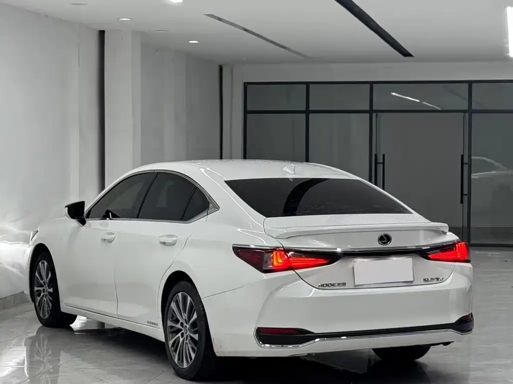 Lexus ES 2021 — фото 9