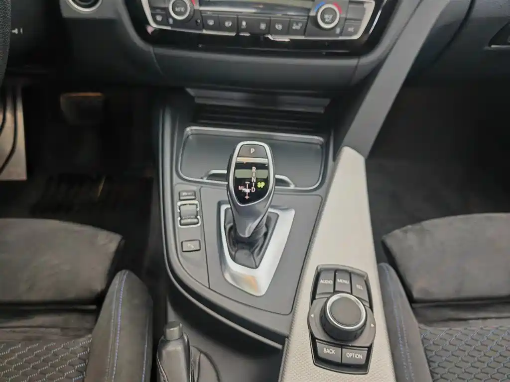 BMW 3 Series 2017 — фото 13