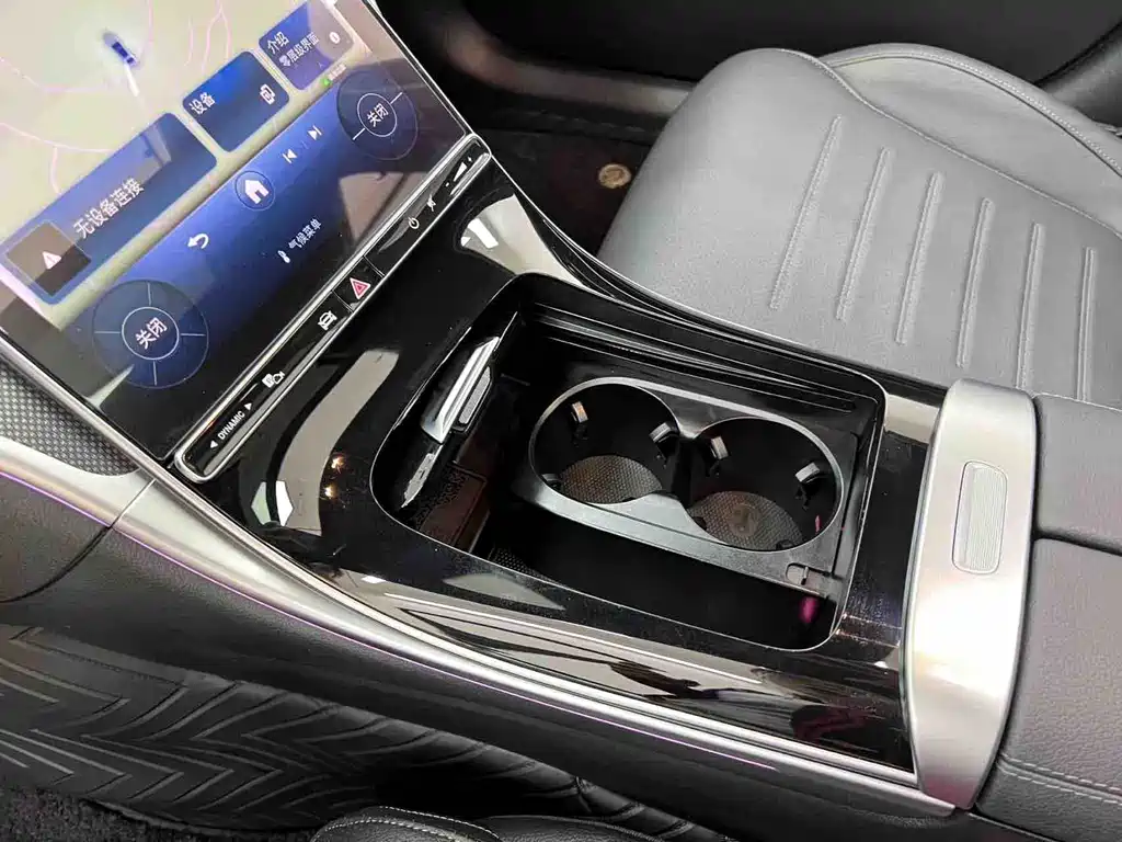 Mercedes-Benz C-Class 2024 — фото 20