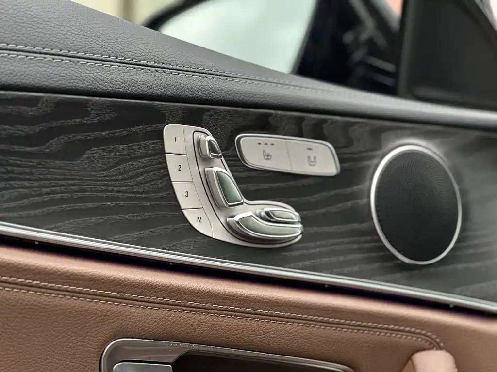Mercedes-Benz E-Class 2019 — фото 12