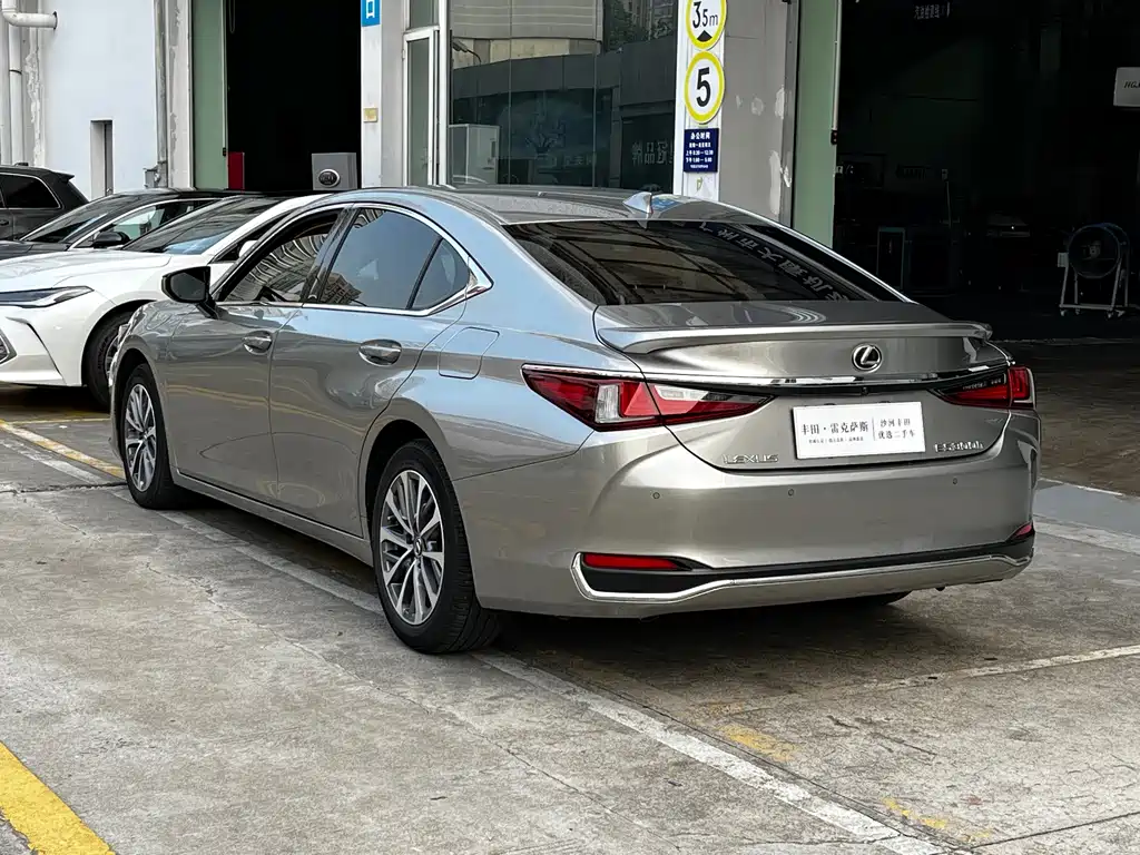 Lexus ES 2023 — фото 4