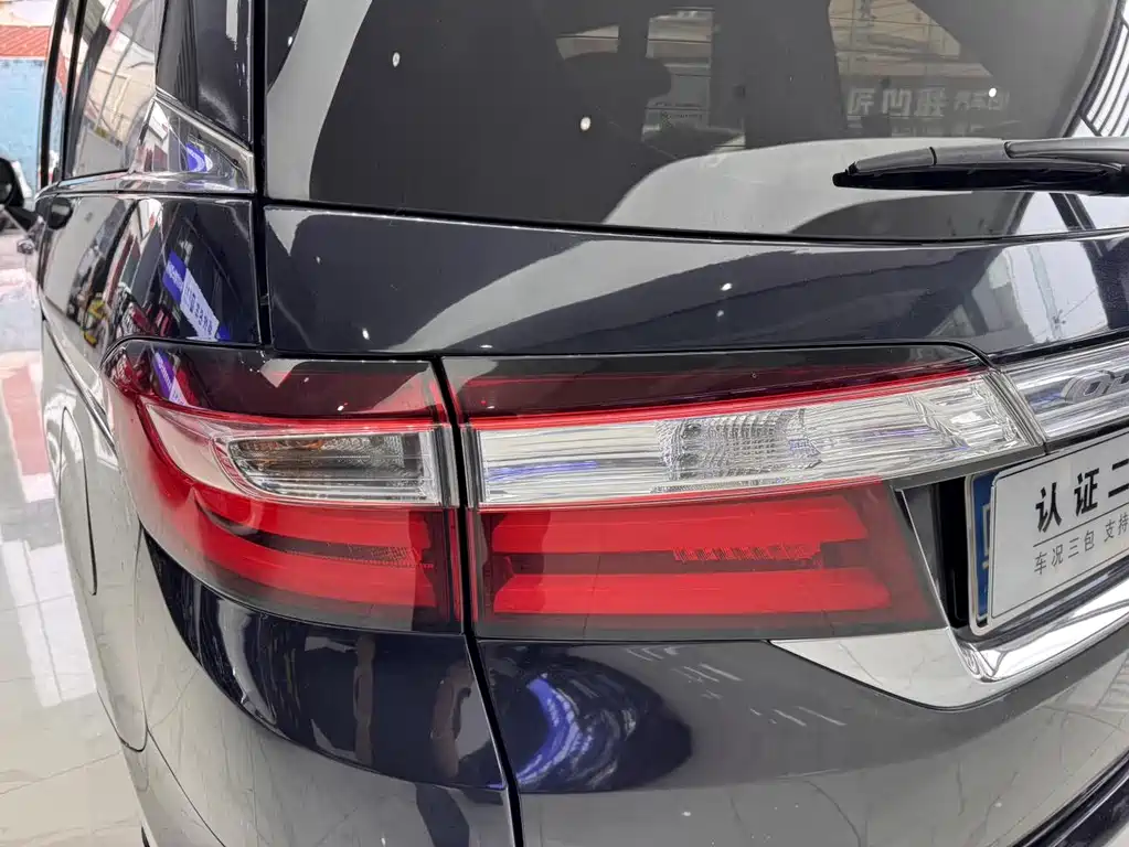 Honda Odyssey 2016 — фото 32