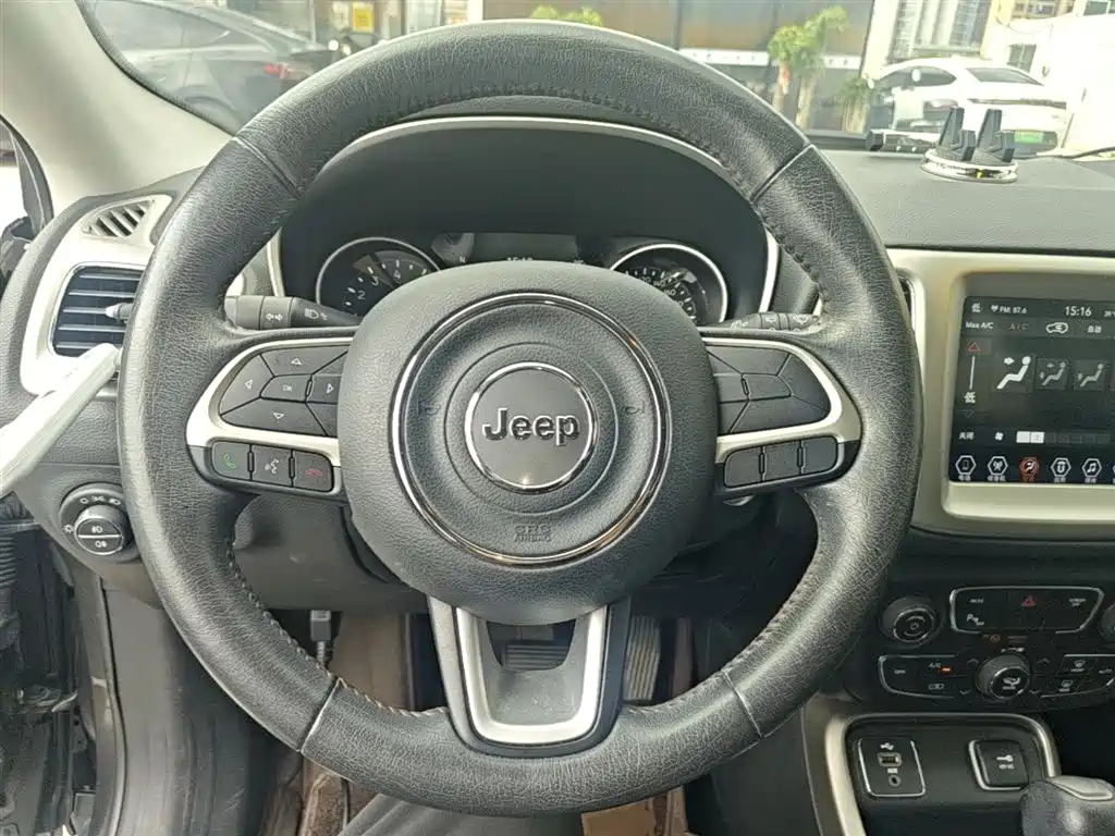 Jeep Compass 2019 — фото 11