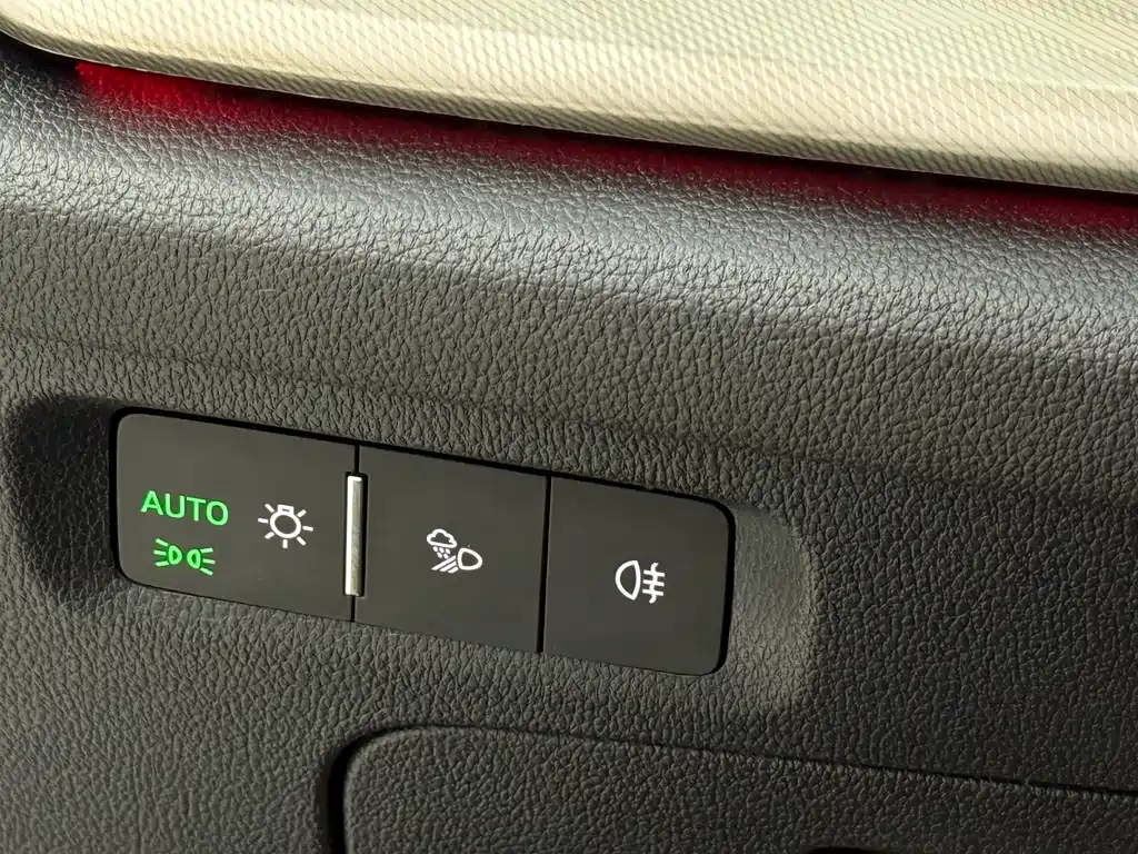 Skoda Octavia 2021 — фото 16
