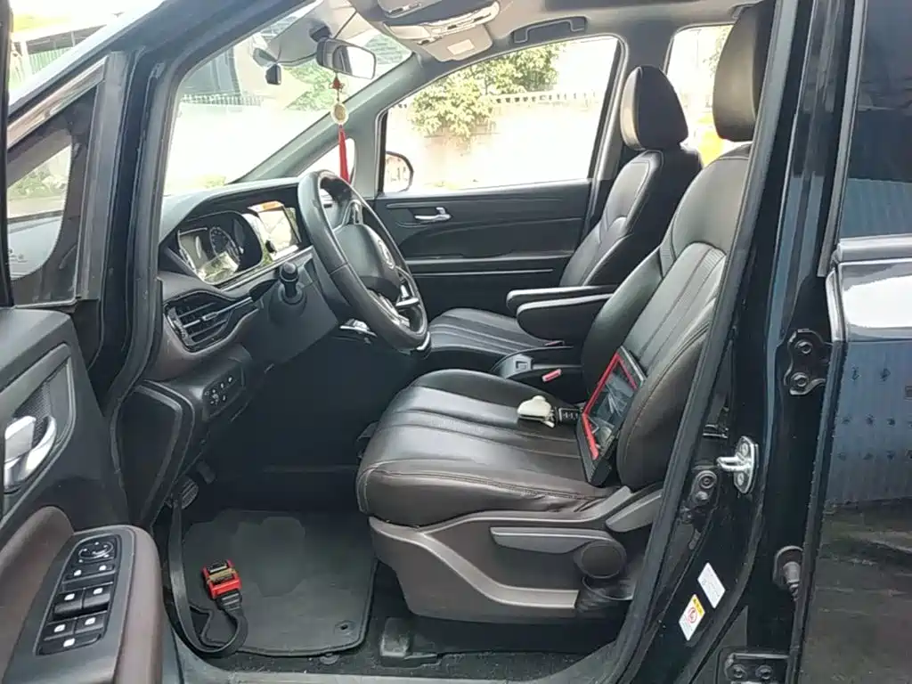 GAC Trumpchi M6 2019 — фото 15