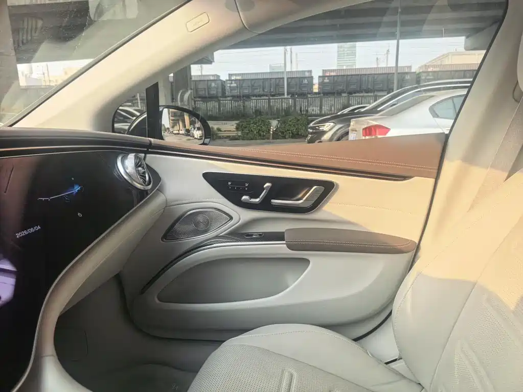 Mercedes-Benz EQS AMG 2024 — фото 17