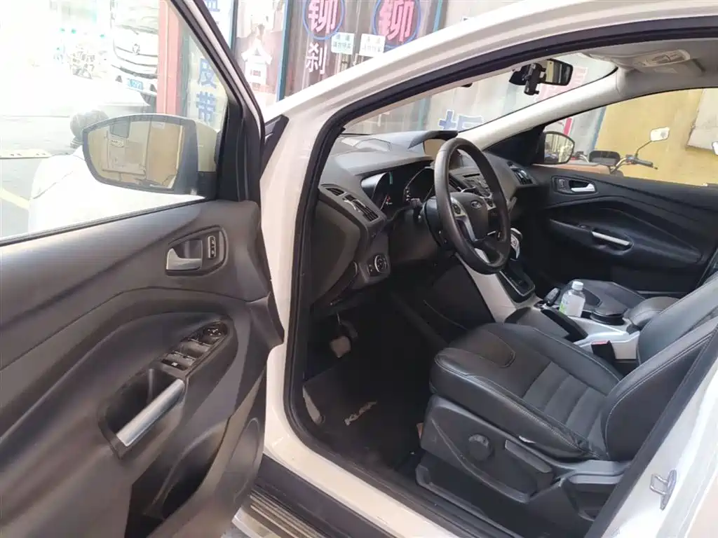 Ford Kuga 2015 — фото 16