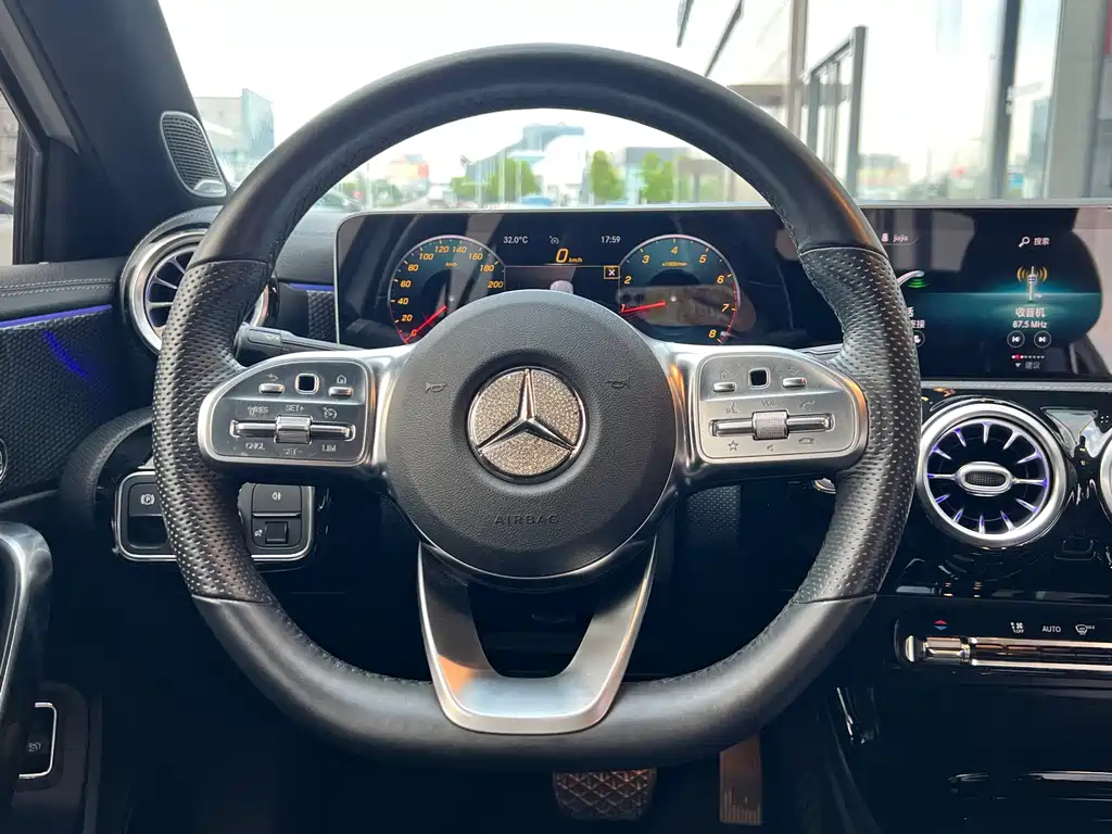 Mercedes-Benz A-Class 2019 — фото 15