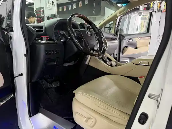 Toyota Alphard 2015