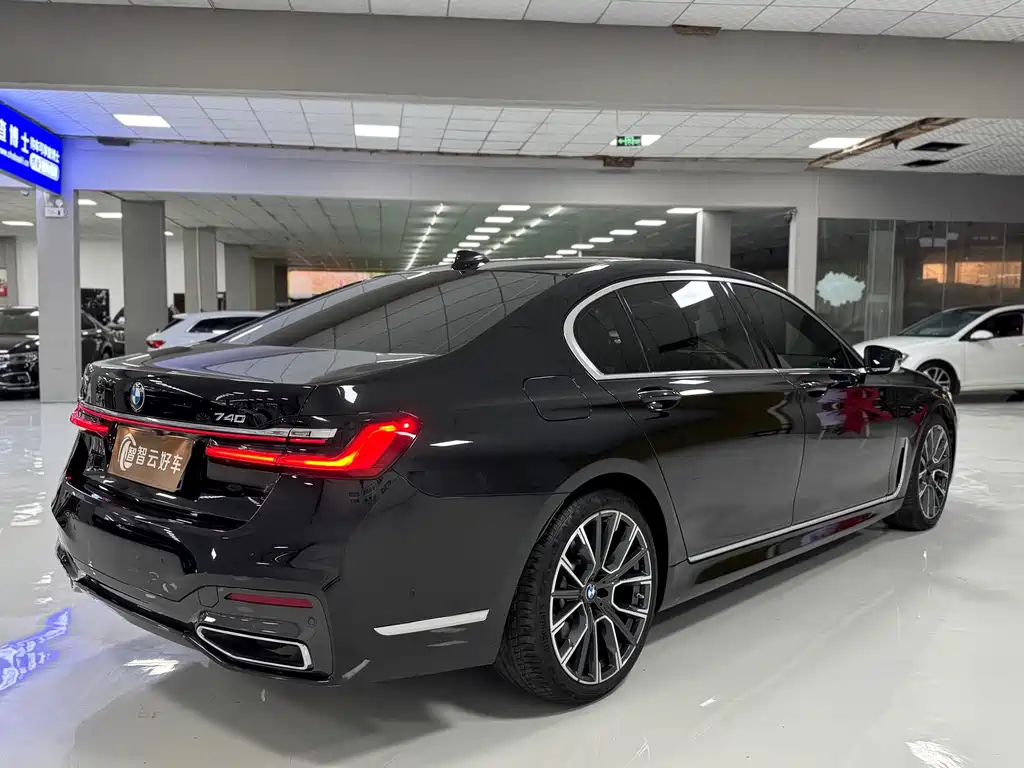 BMW 7 Series 2021 — фото 10