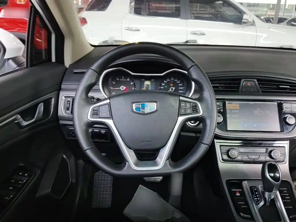 Geely Emgrand GS 2017 — фото 11