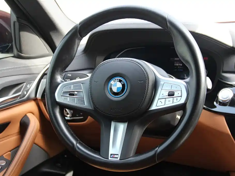 BMW 5 Series New Energy 2023 — фото 15