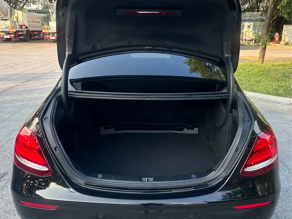 Mercedes-Benz E-Class 2020 — фото 18