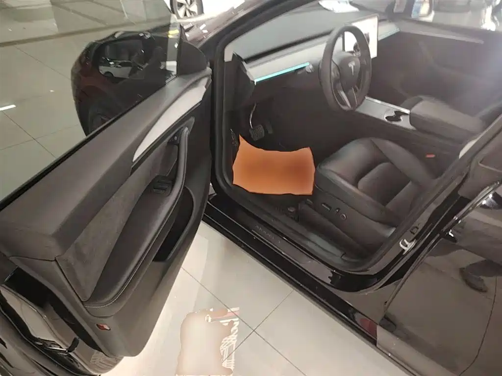Tesla Model Y 2023 — фото 16