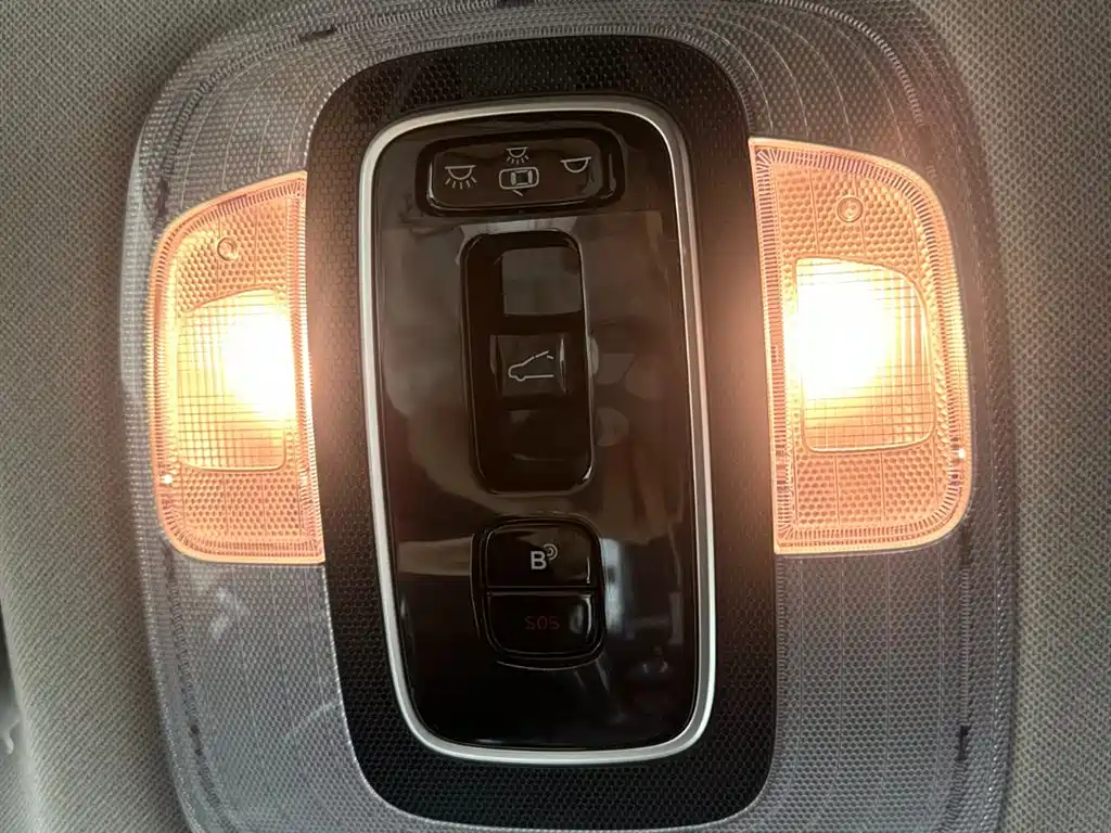 Hyundai Elantra 2023 — фото 24