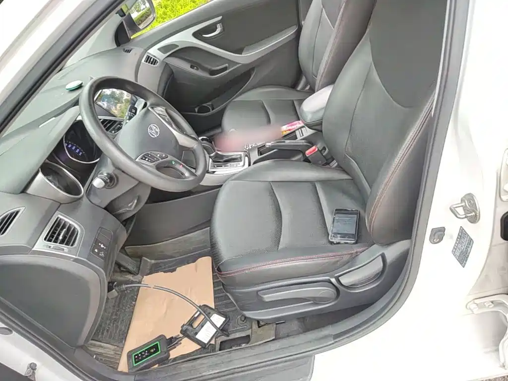 Hyundai Elantra 2015 — фото 15