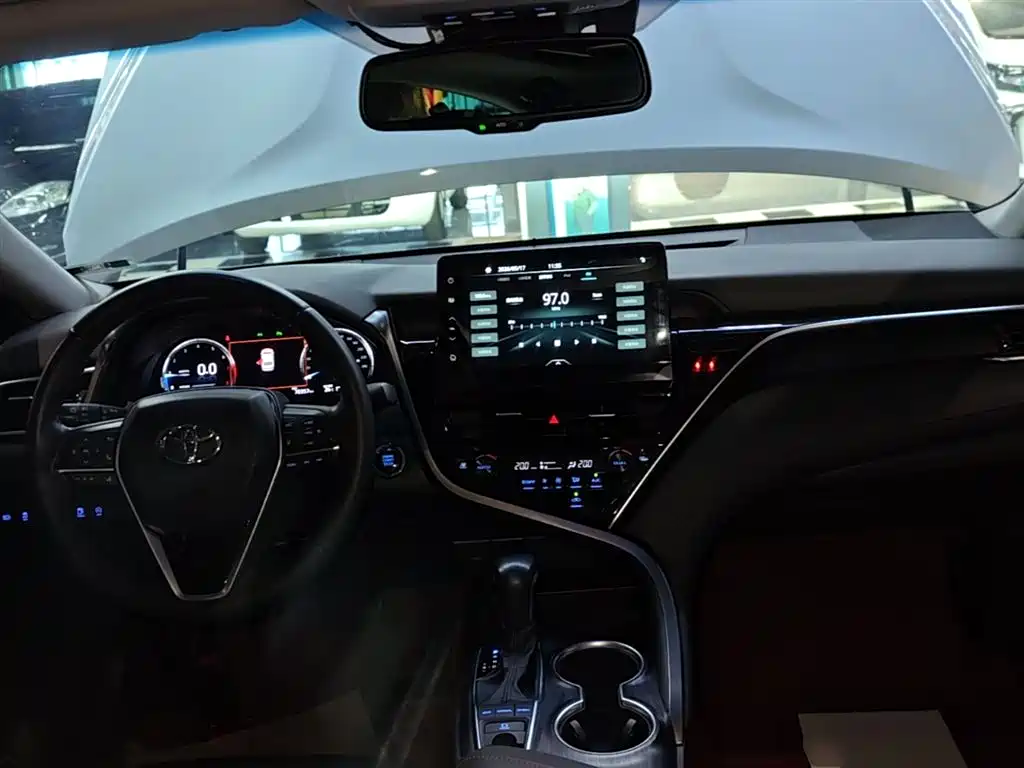 Toyota Camry 2022 — фото 10