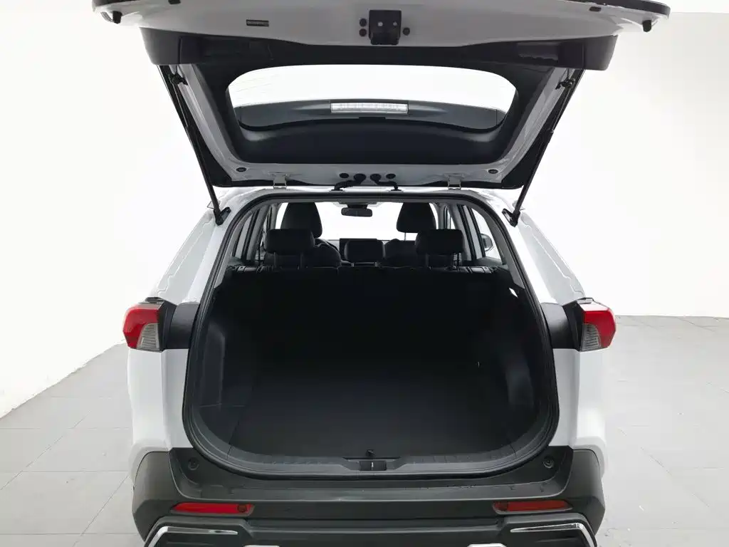 Toyota RAV4 2024 — фото 16