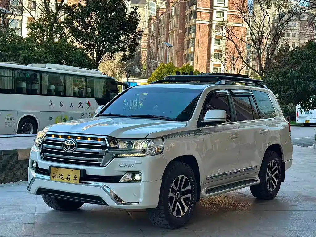 Toyota Land Cruiser 2020 — фото 1