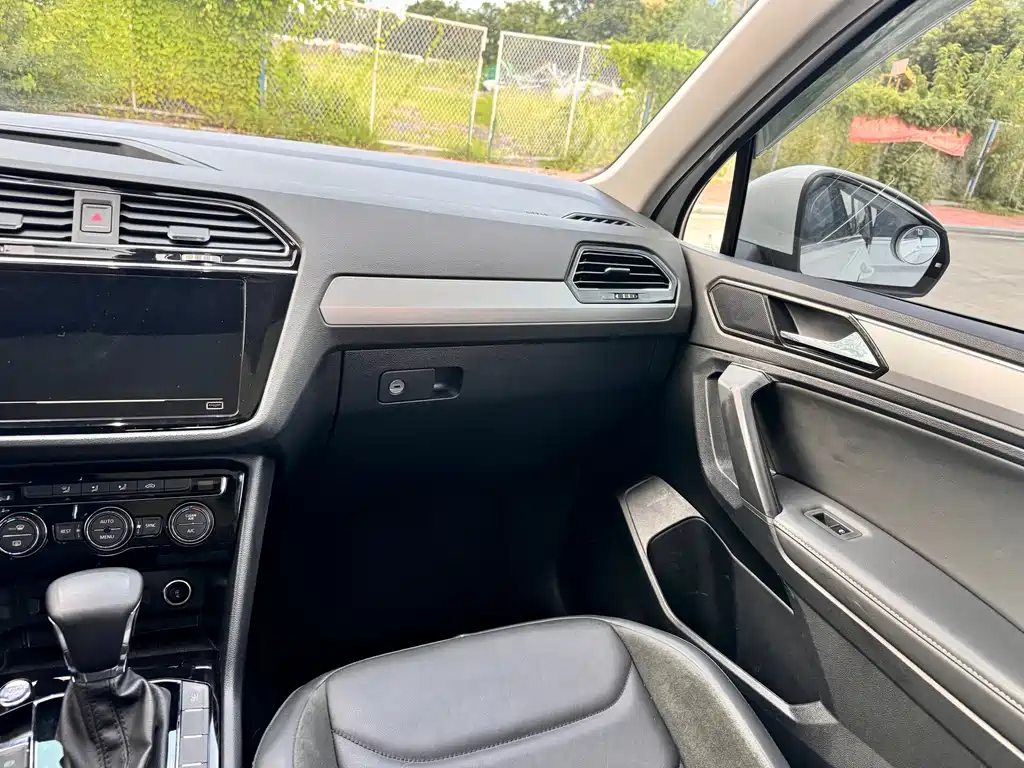 Volkswagen Tiguan L 2020 — фото 12