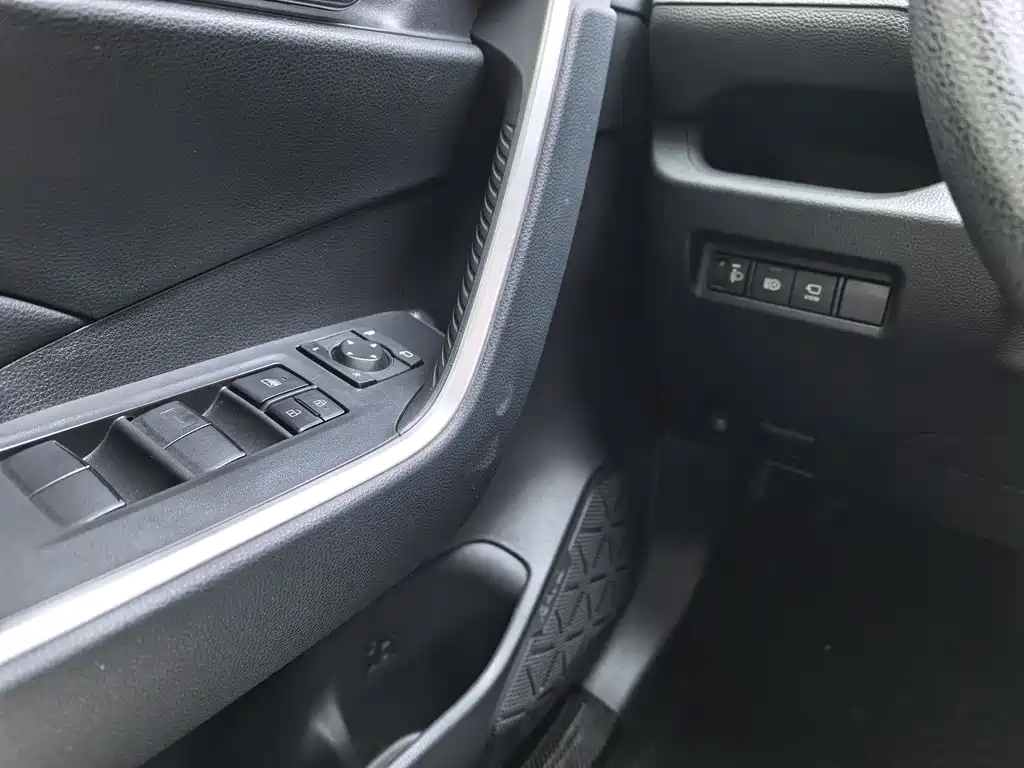 Toyota RAV4 2020 — фото 17