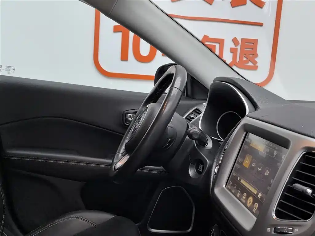 Jeep Compass 2018 — фото 22