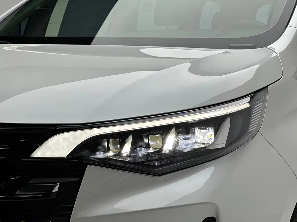 GAC Motor Trumpchi M6 2023 — фото 17