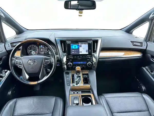 Toyota Alphard 2015