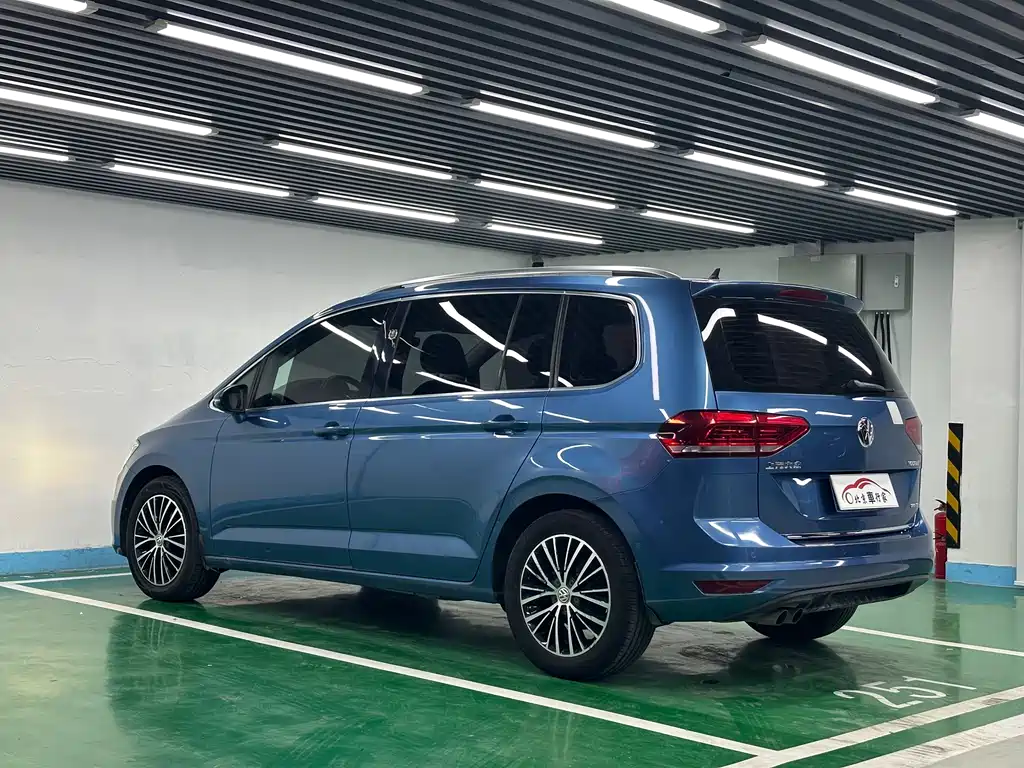 Volkswagen Touran 2018 — фото 8