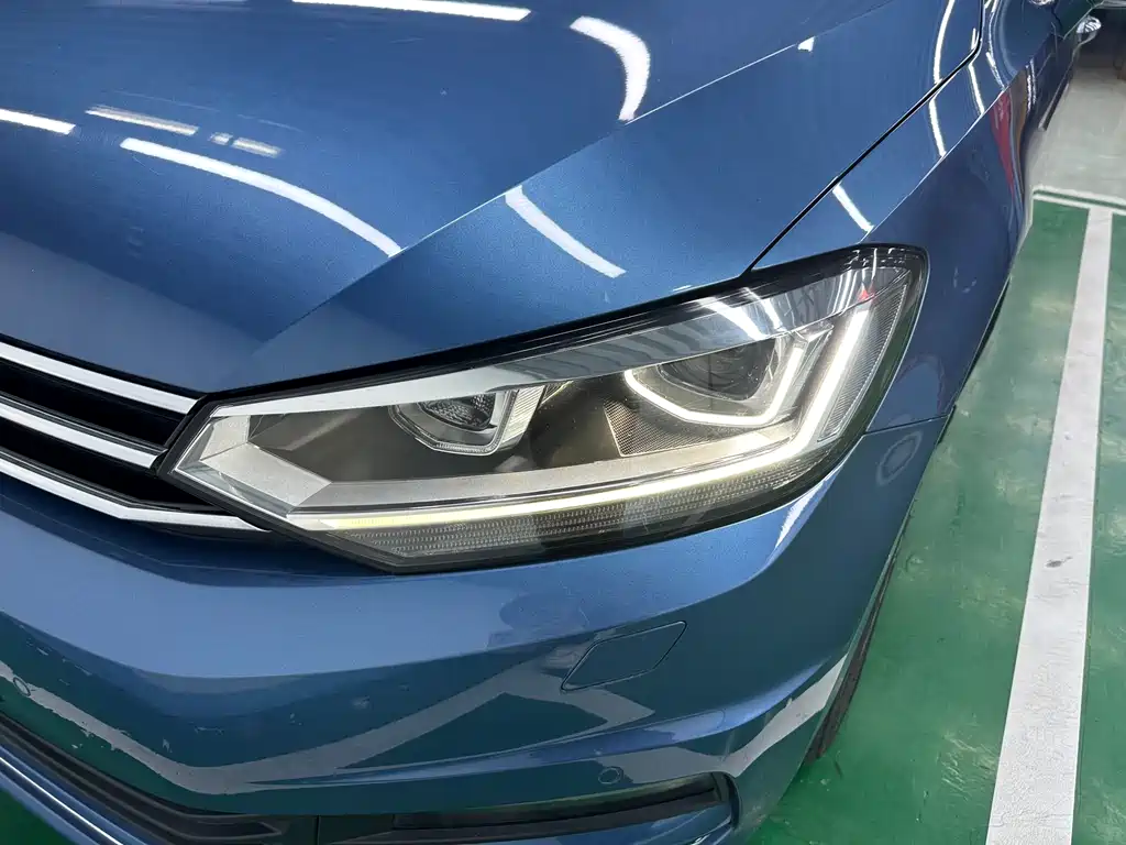 Volkswagen Touran 2018 — фото 30
