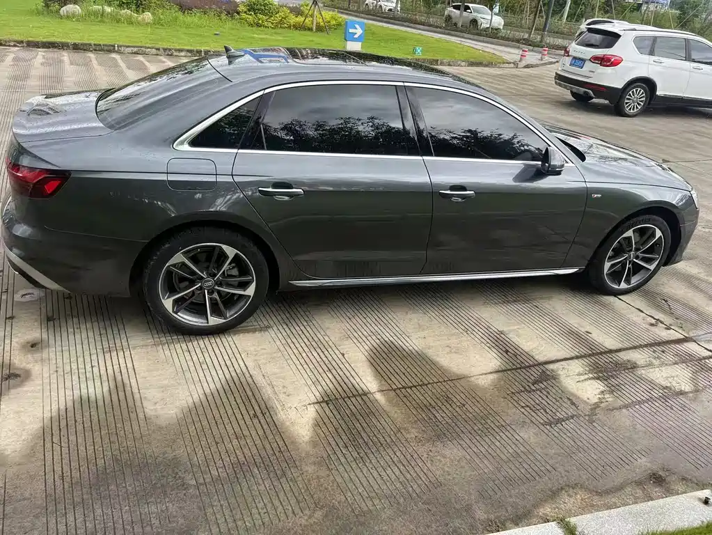 Audi A4L 2021