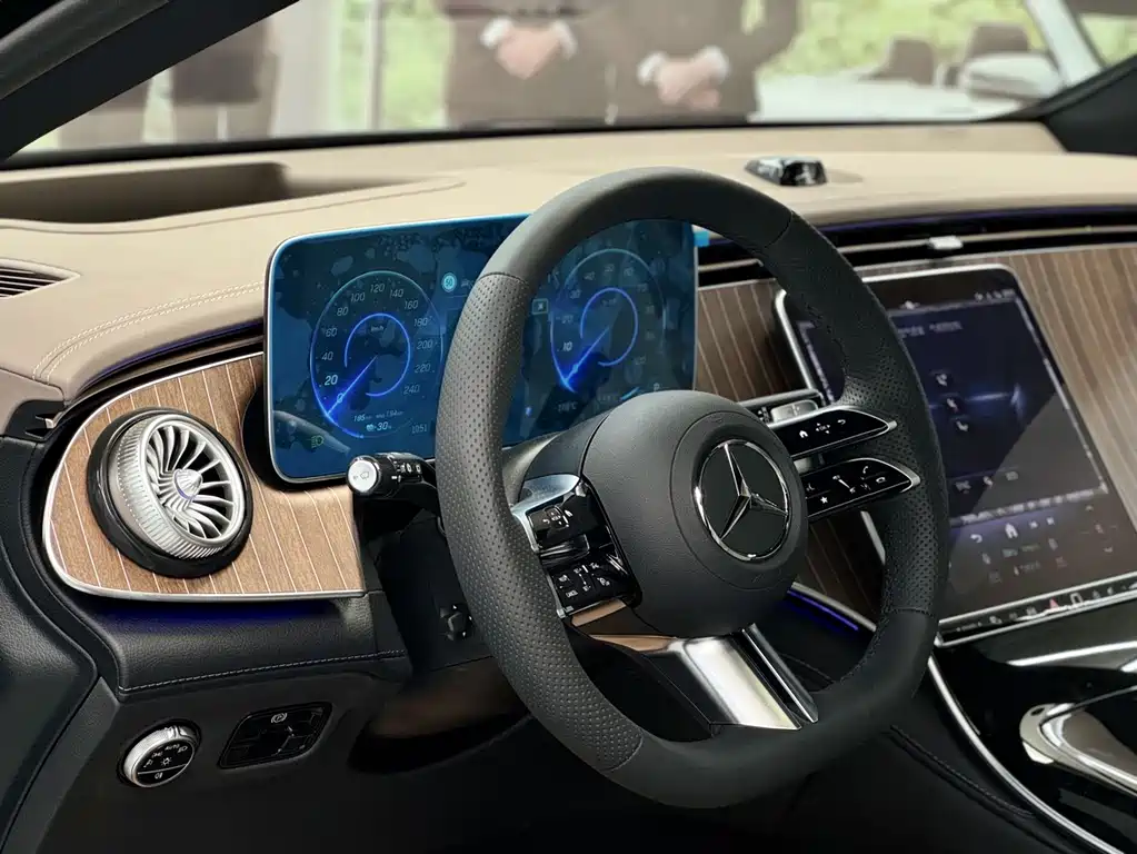 Mercedes-Benz EQE SUV 2025 — фото 6