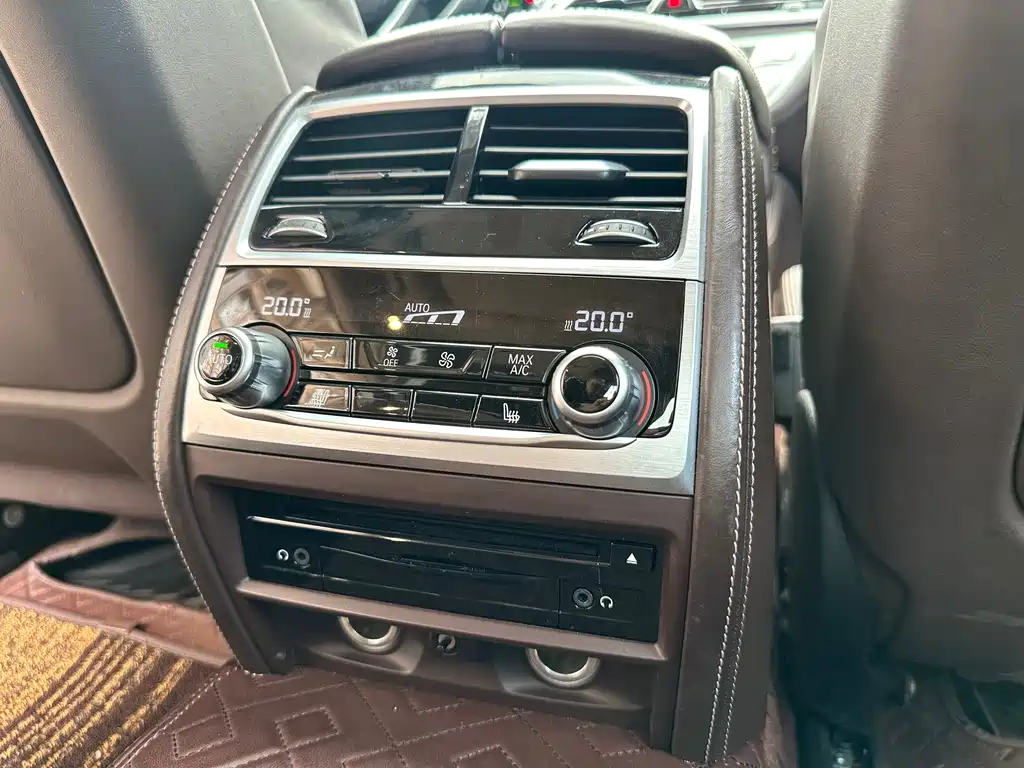 BMW 7 Series 2017 — фото 14