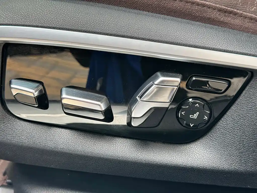 BMW 7 Series 2017 — фото 17