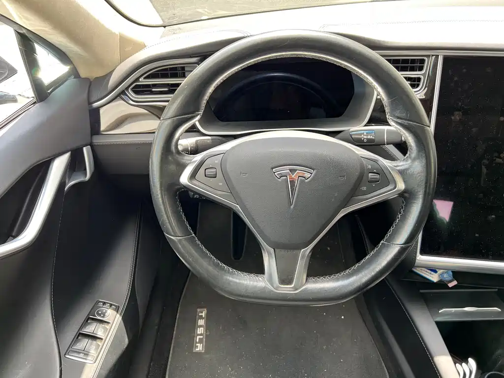 Tesla Model S 2016 — фото 6