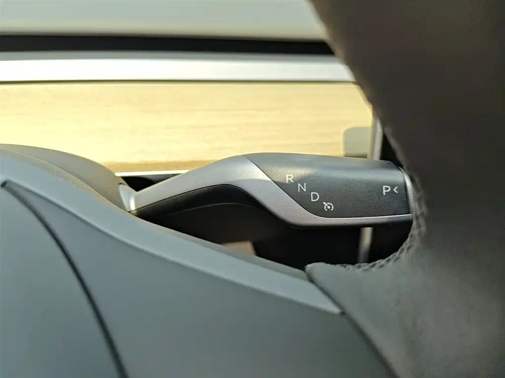 Tesla Model Y 2023 — фото 14
