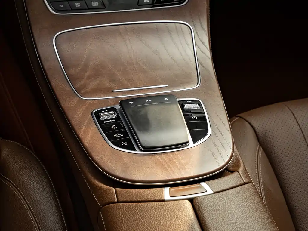 Mercedes-Benz E-Class 2022 — фото 13