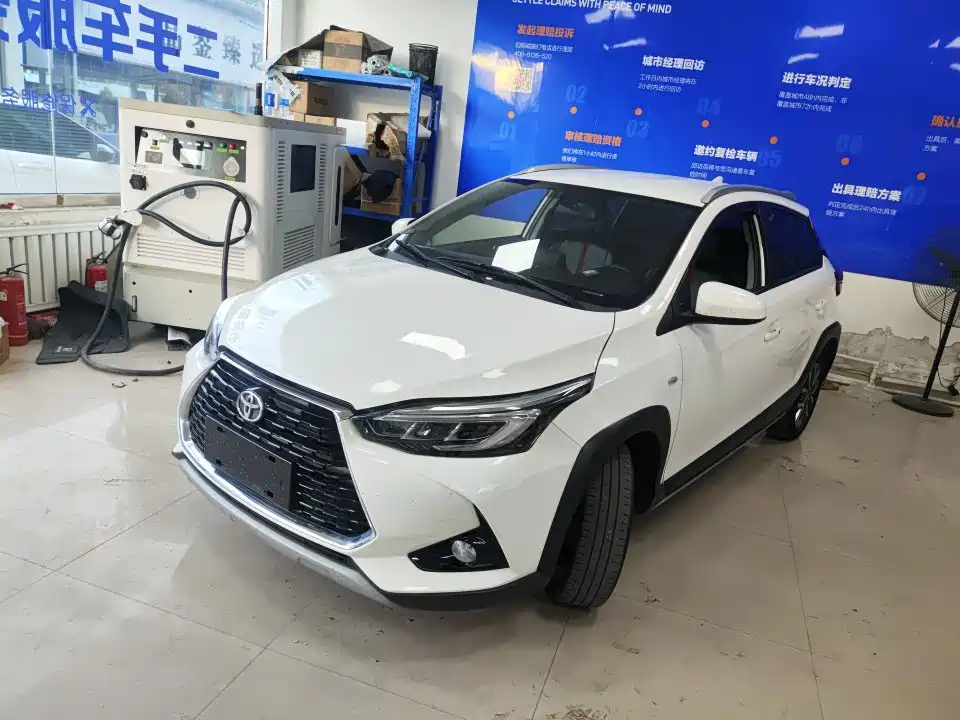Toyota Yaris L 2022 — фото 1