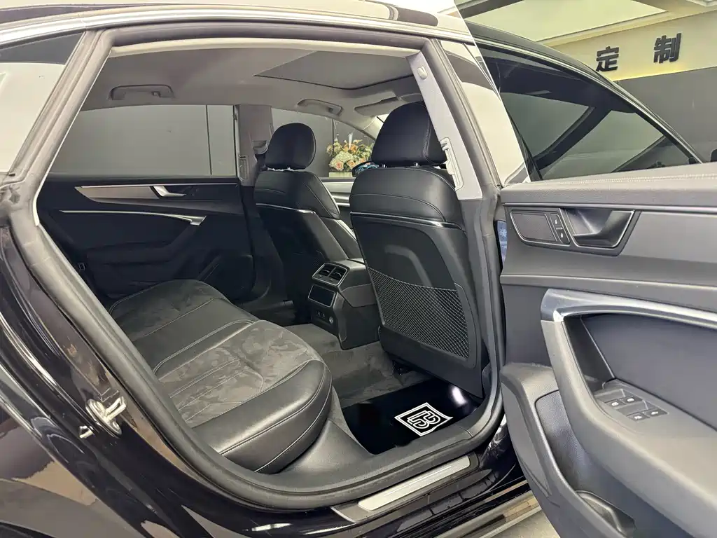 Audi A7L 2023 — фото 10