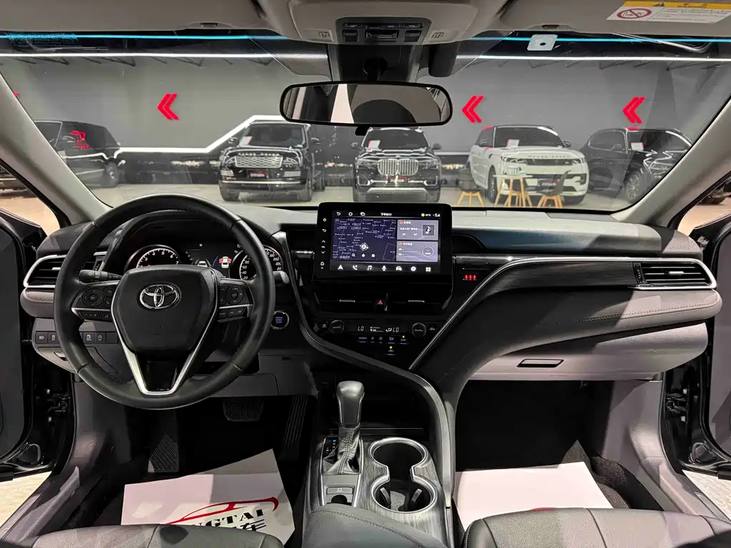 Toyota Camry 2024 — фото 10