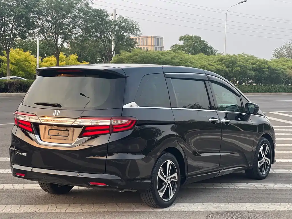 Honda Odyssey 2016 — фото 23