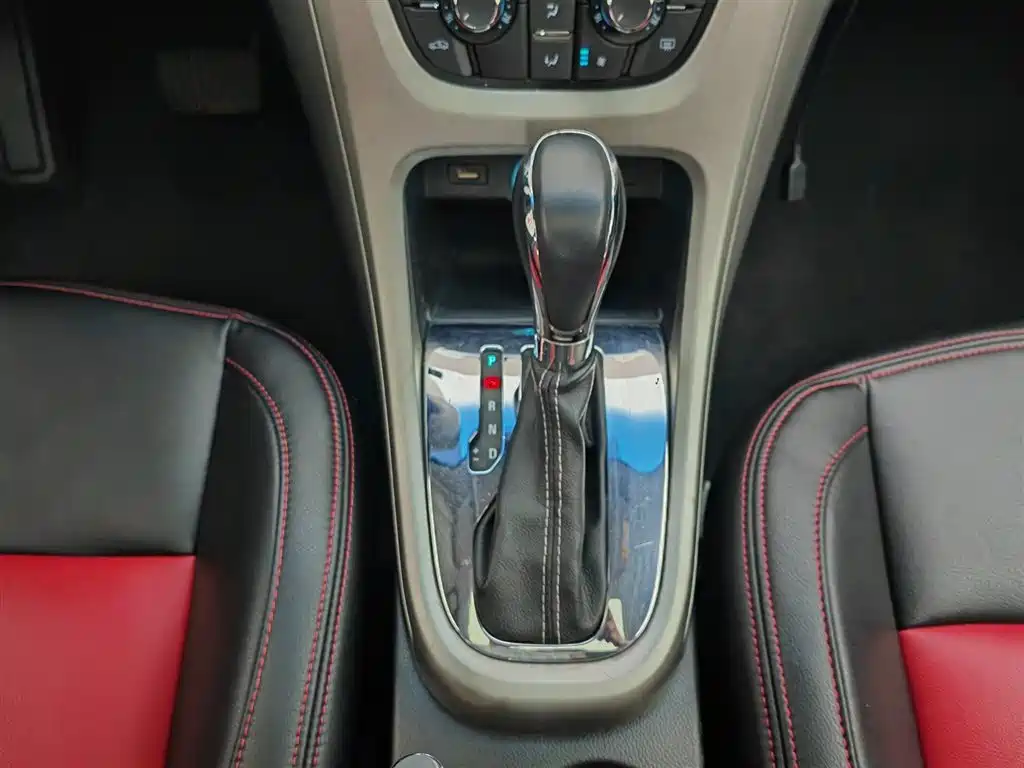 Buick Excelle 2015 — фото 13