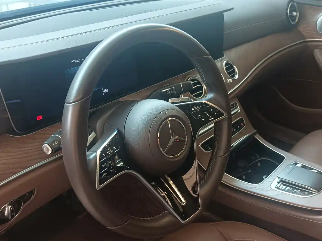 Mercedes-Benz E-Class 2023 — фото 6